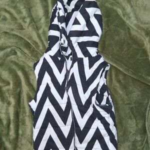 m wet seal black white zigzag vest with retractable hood